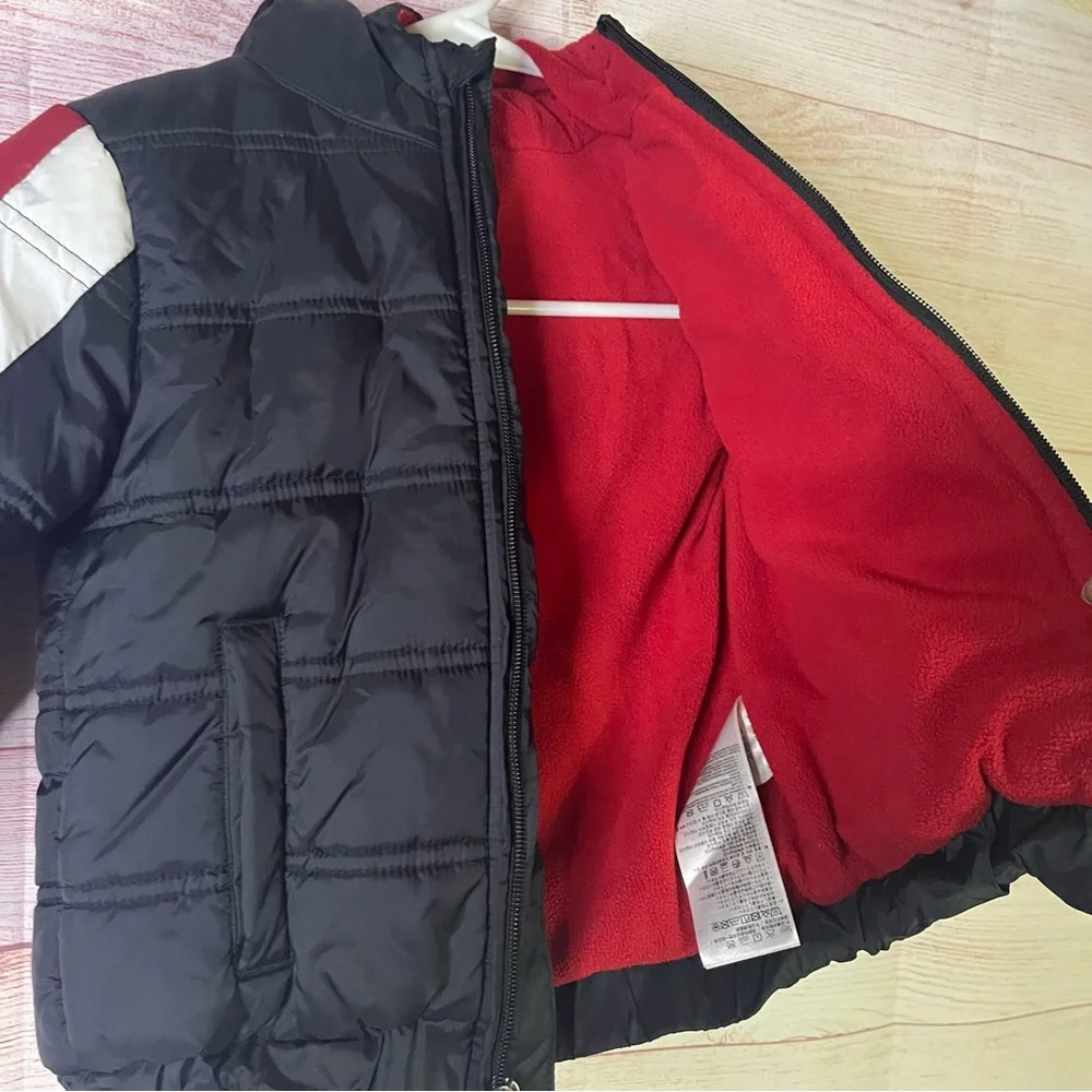 Jordan black, white,‎ red Big Boys' Nylon Puffer Jacket Size 4 | XS| 3-4 yrs